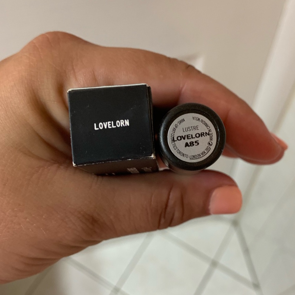 Mac lipstick- Lovelorn